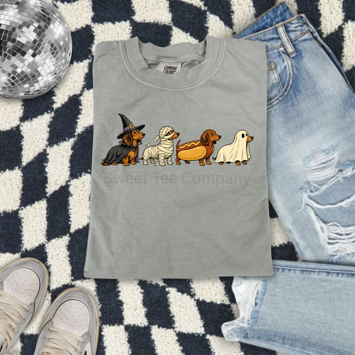 Halloween Dachshund Costume Graphic Tee