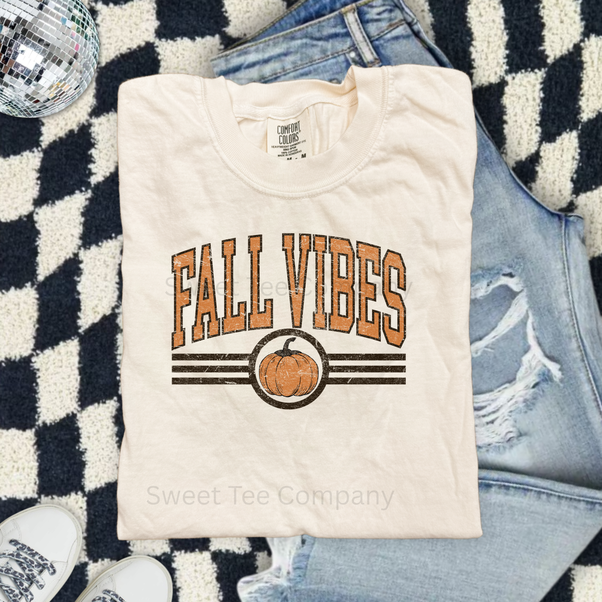 Fall Vibes Retro Pumpkin Graphic Tee